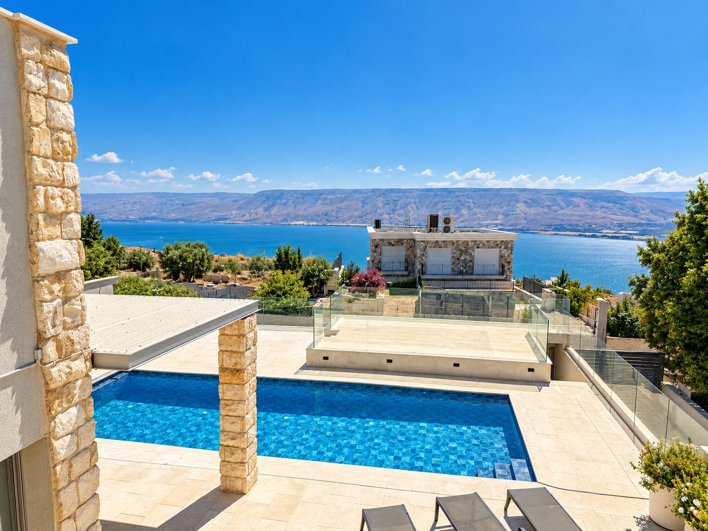 Villa sur trois niveaux avec piscine et vue sur le lac à Poria Illit — photo 2
