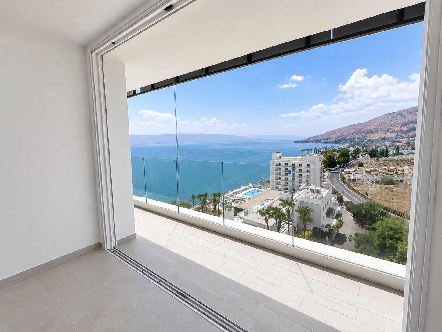 Lakefront Mini Penthouse with Large Terrace in Tiberias — photo 6