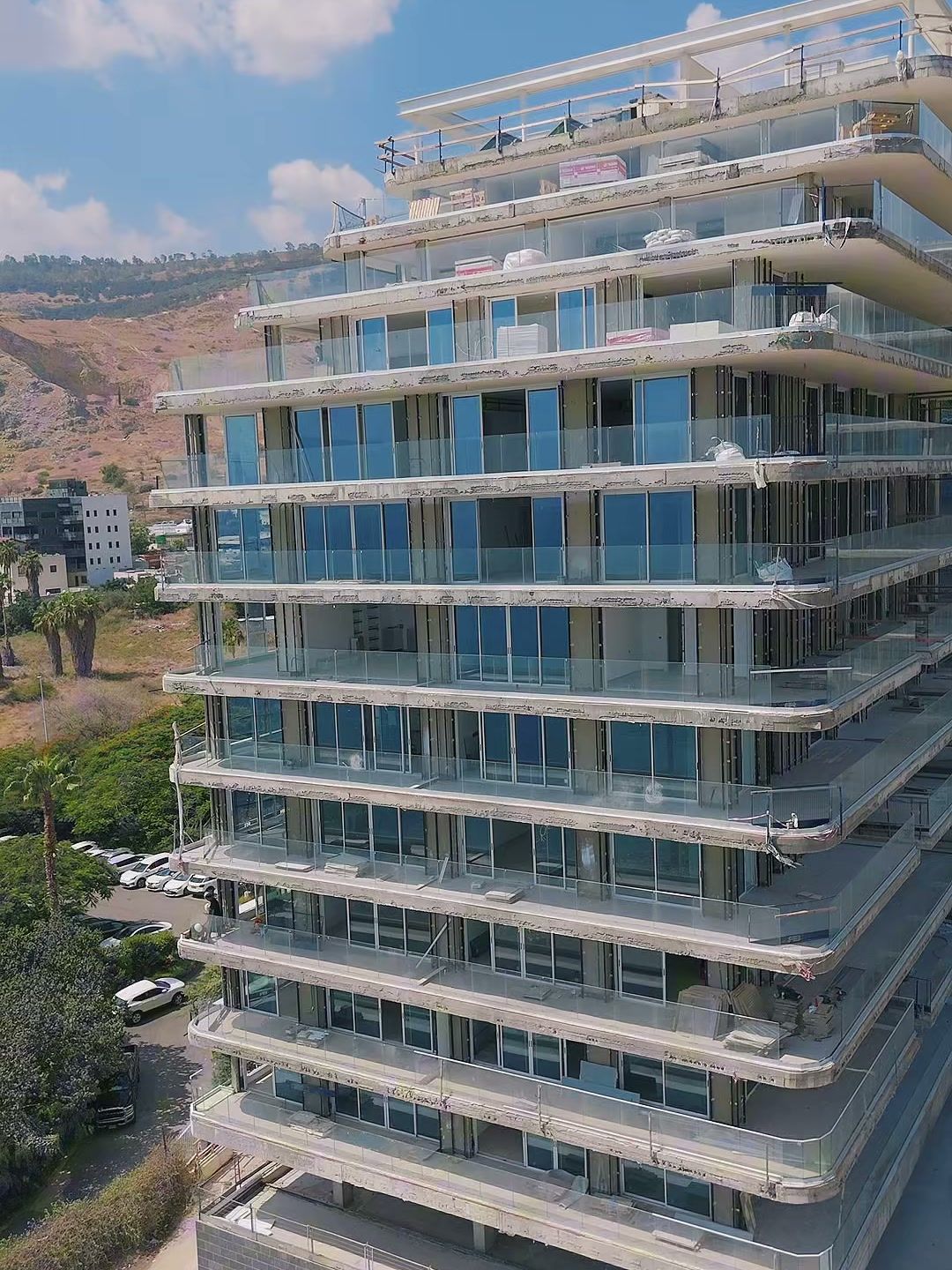 Facade of the lakeside residence