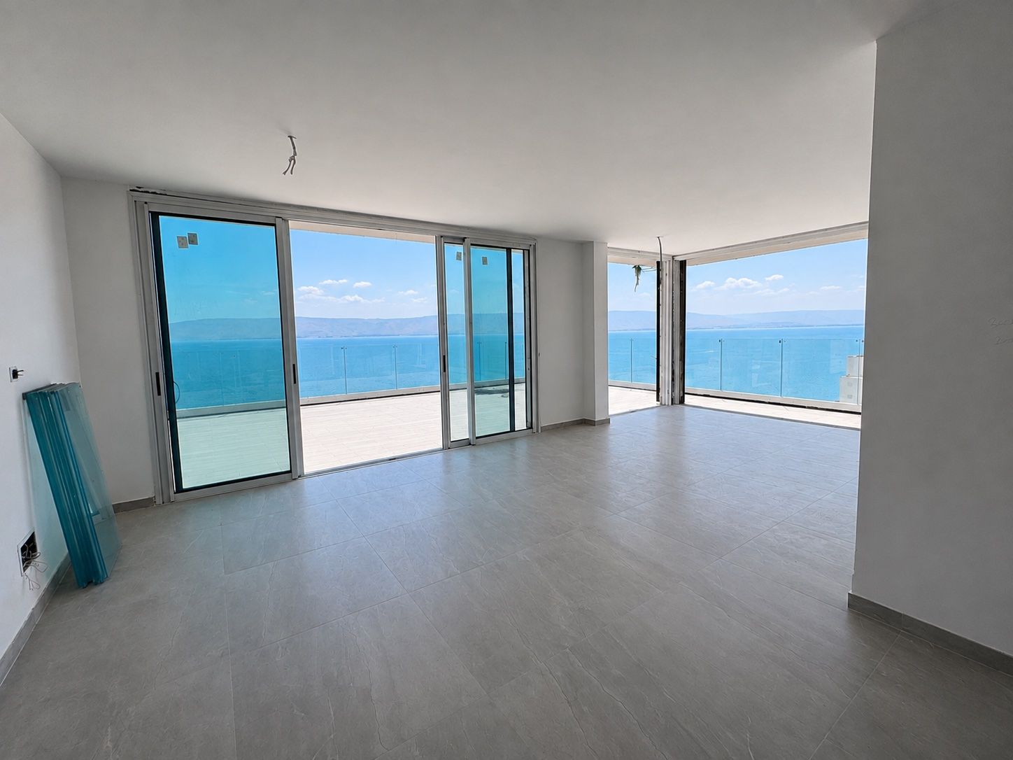 Lakefront Mini Penthouse with Large Terrace in Tiberias — photo 8