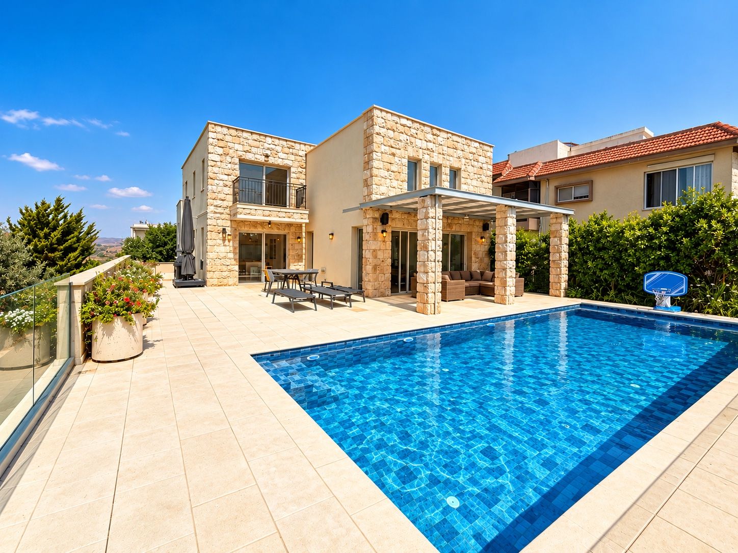 Villa sur trois niveaux avec piscine et vue sur le lac à Poria Illit — photo 14