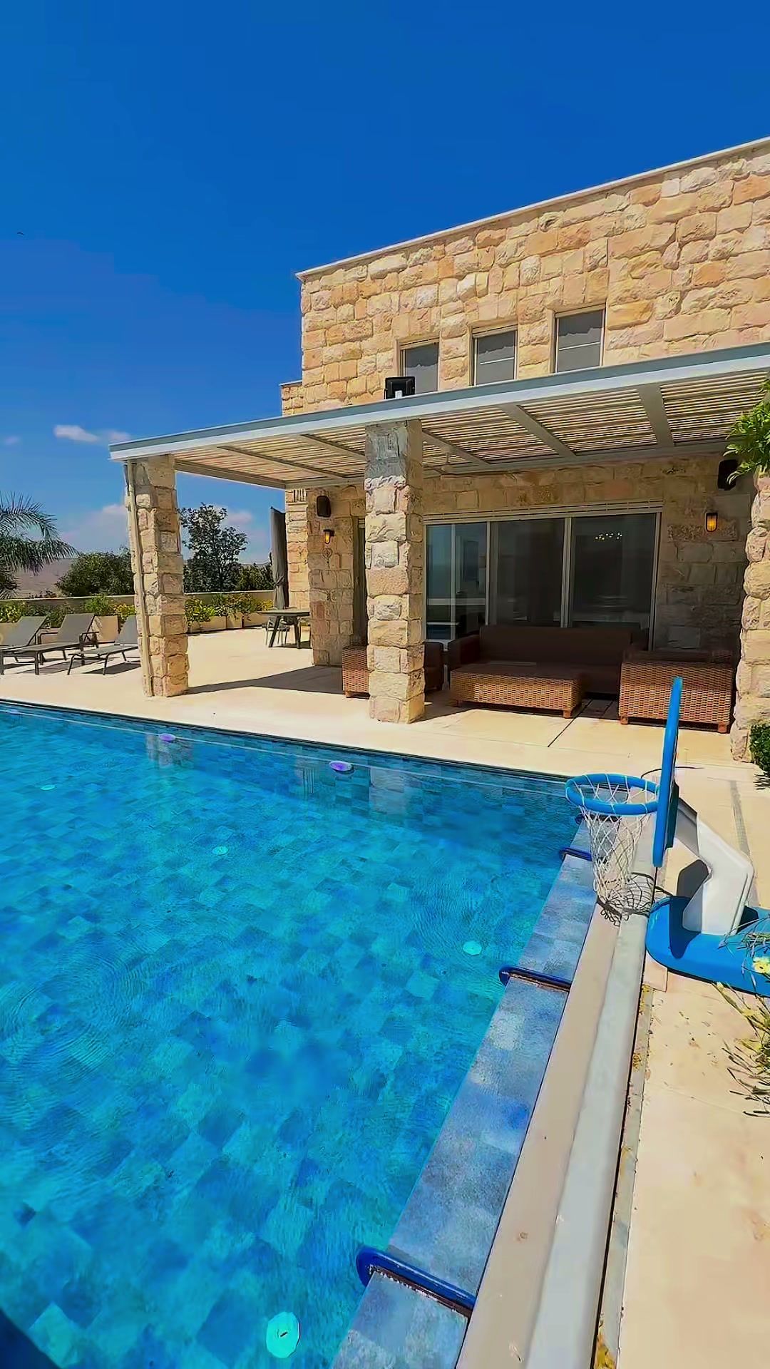 Aperçu de la vidéo : Visite vidéo — villa avec vue sur le lac à Poria Illit